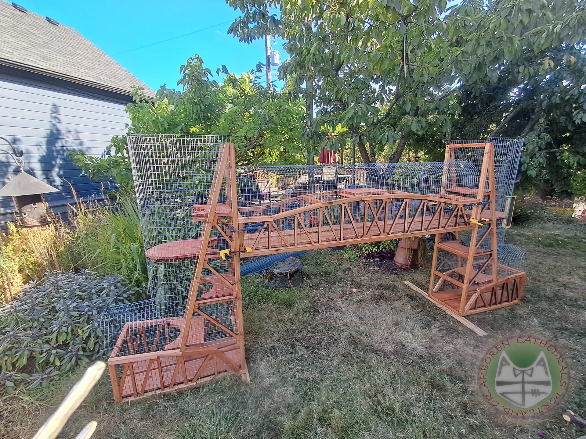 Pawthorne Bridge deck and trusses being assembled
